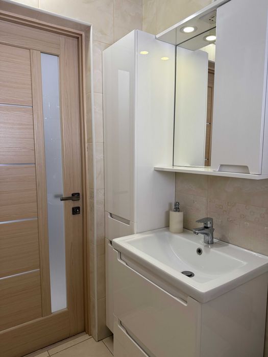 Будинок з ремонтом, є твердопаливний котел та резервне живлення