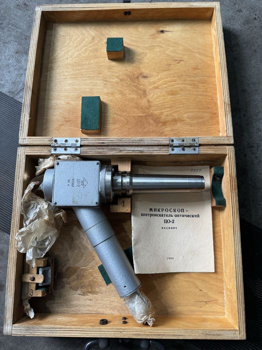 Центрошукач оптичний