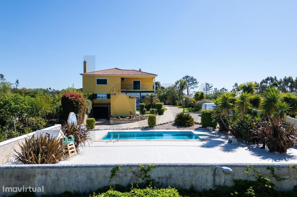 T5 Villa With Swimming Pool, 15,570 m² Plot and Stunning Views in Mafra