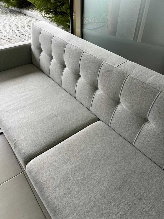 Sofá [+/- 4 lugares] em ótimo estado – confortável e conservado