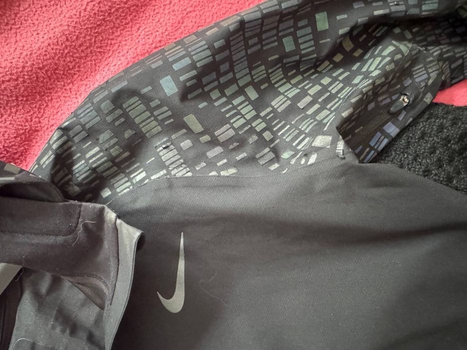 вітровка жіноча бігова Nike