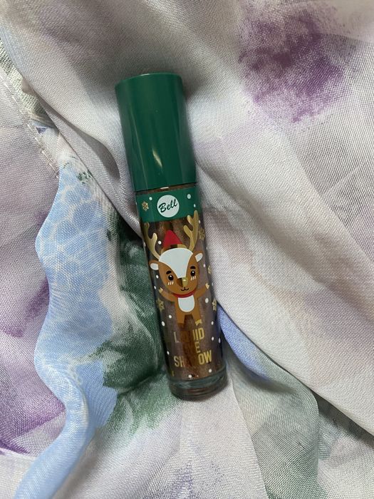 Nowy płynny połyskujący cien do powiek od bell