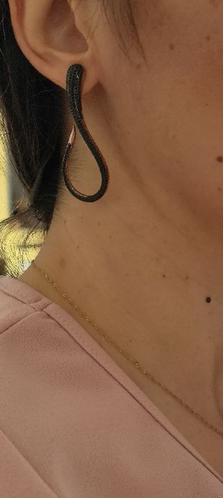 Brincos cobra em prata com zircónias pretas