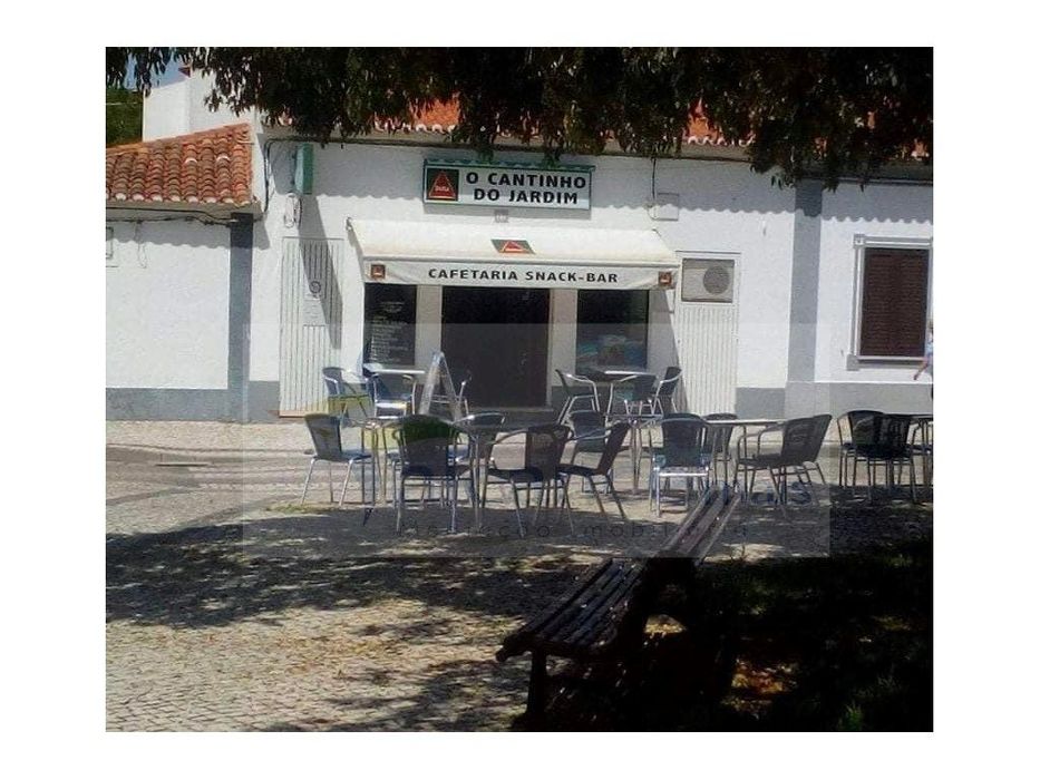 Café/ Pastelaria - junto ao Jardim Municipal de Serpa — Serpa (Salvador E Santa Maria), Beja