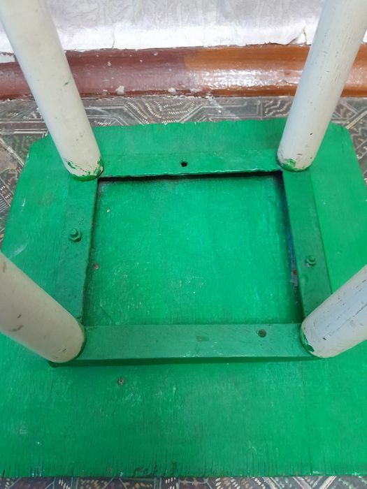 Табуретку  продам