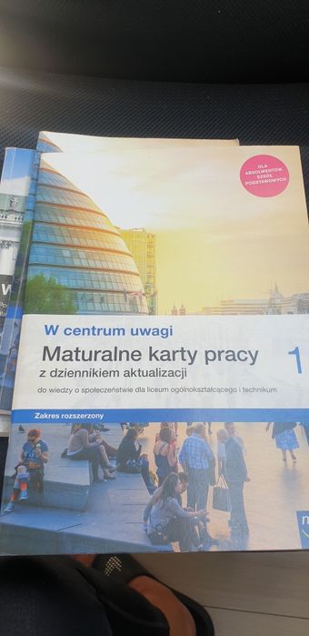 Podręcznik do WOS W centrum uwagi 1 i 2 maturalne karty pracy 1