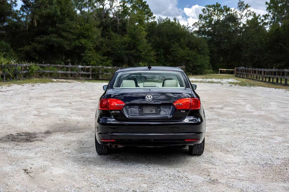 Volkswagen Jetta      2013