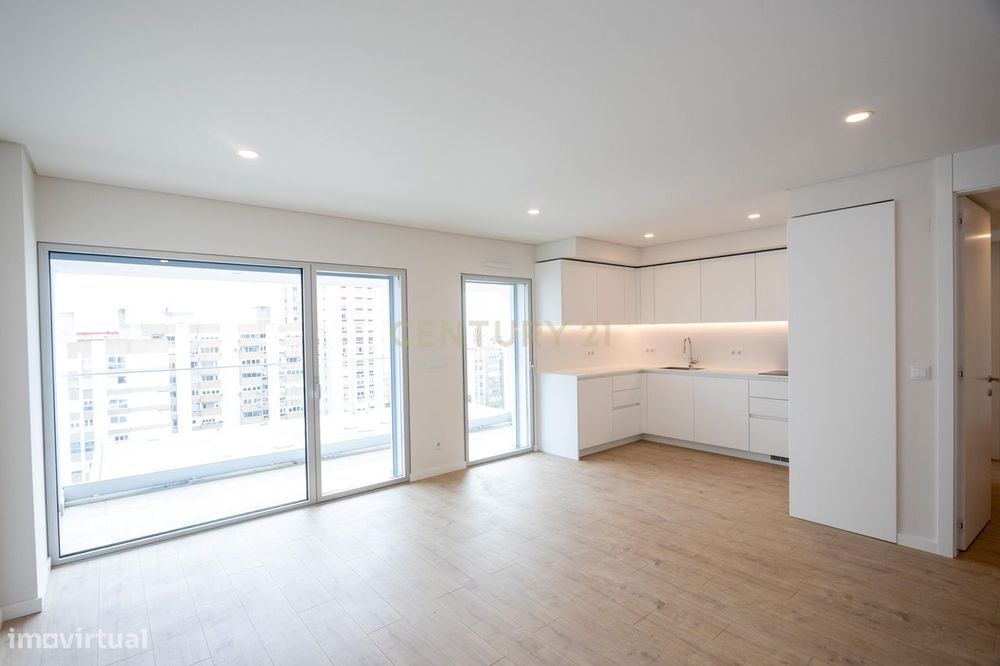 Apartamento T2 com estacionamento e piscina - Areeiro