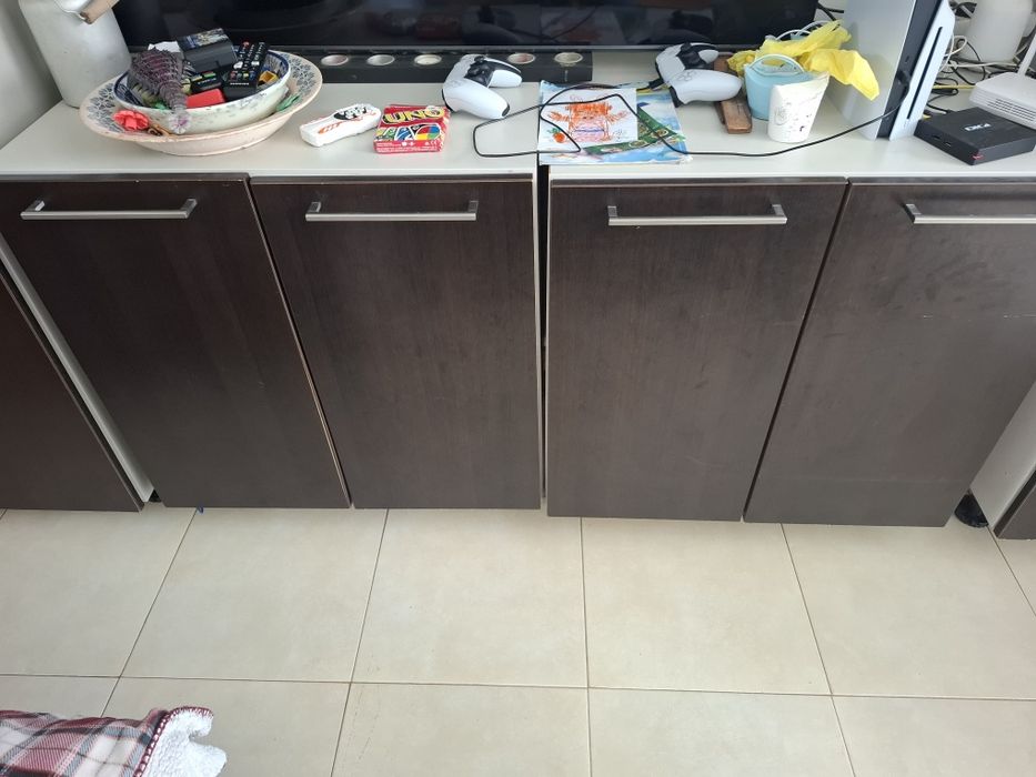 OPORTUNIDADE!!!Vendo 2 armários altos e 2 baixos de cozinha ou arrumos