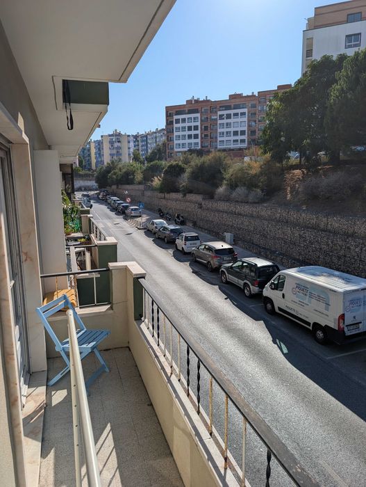 Apartamento T2 em Algés renovado cozinha semi-equipada