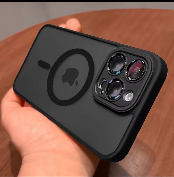 Чехлы на iPhone 13 Pro Max
