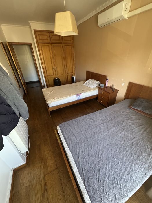 Quarto de casal para arrendar em Massamá