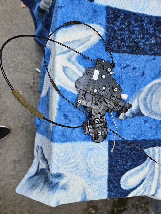 Оригинальный замок сдвижной двери транспортер т5