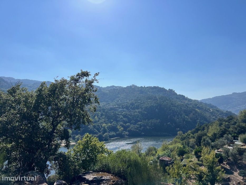 Moradia / Quintinha com vistas Rio Douro em fase de construção