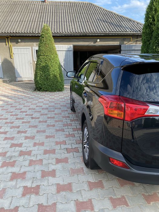 Toyota rav-4.