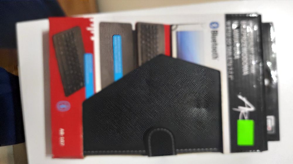 Etui do tabletu 7-7.1"