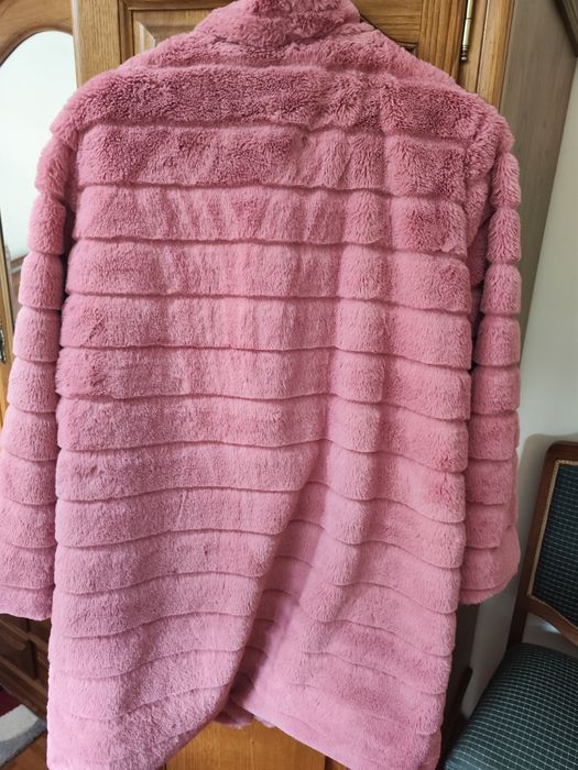 Casaco de pêlo rosa de senhora