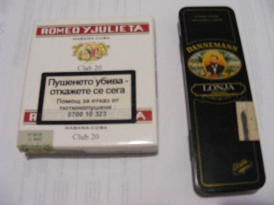 Colecionismo - 2 caixas de cigarrilhas (com várias unidades)