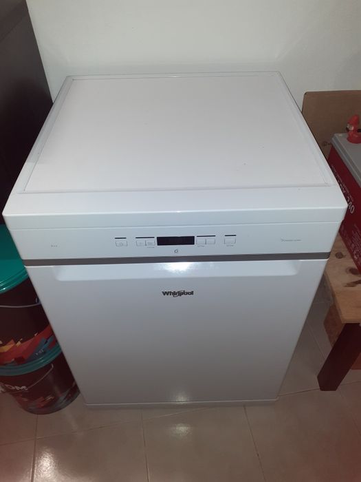 Máquina loiça Whirlpool a funcionar