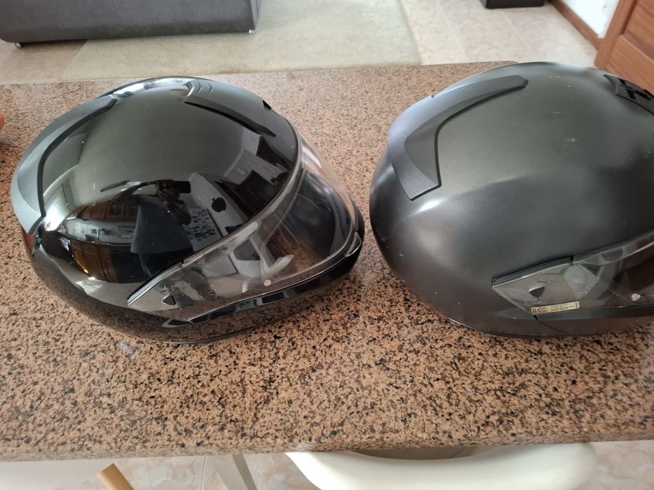 Vende 2 capacetes e 2 casacos marca Bering  e capacetes da BMW