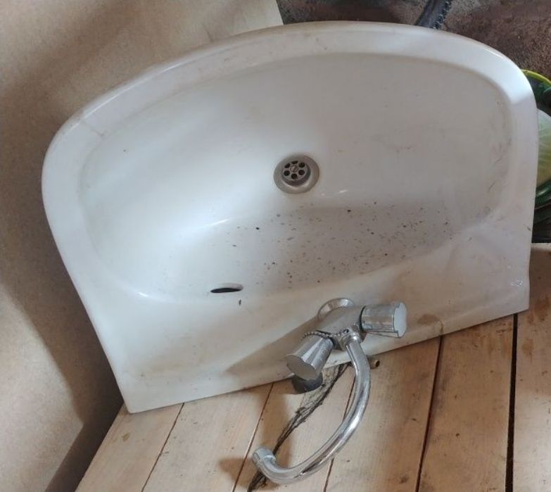Sprzedam bardzo fajne umywalki z bateriami