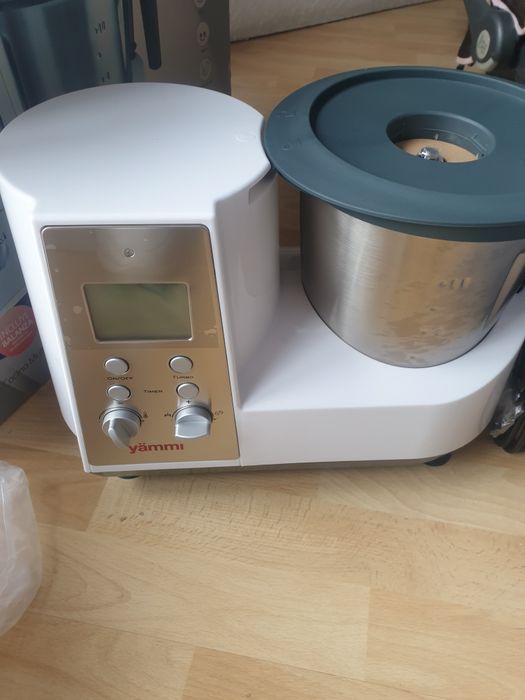 Robot multi funções da yammi novo