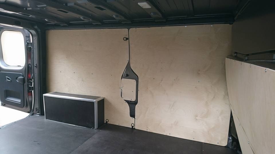 Renault Trafic L1H1 zabezpieczenie paki