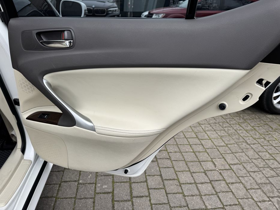 Lexus IS 2011рік пробіг 180 тис!