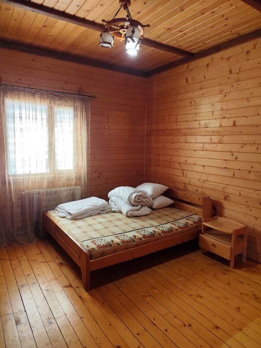 Продаж будинку в центрі с. Шешори біля лісу 16.5 сот землі, неподалік гірська річка, поруч розвинена інфраструктура Без комісії Дуже вдала інвестиція!
