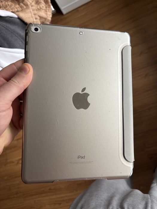 iPad 6‑го покоління (9,7 дюйма)