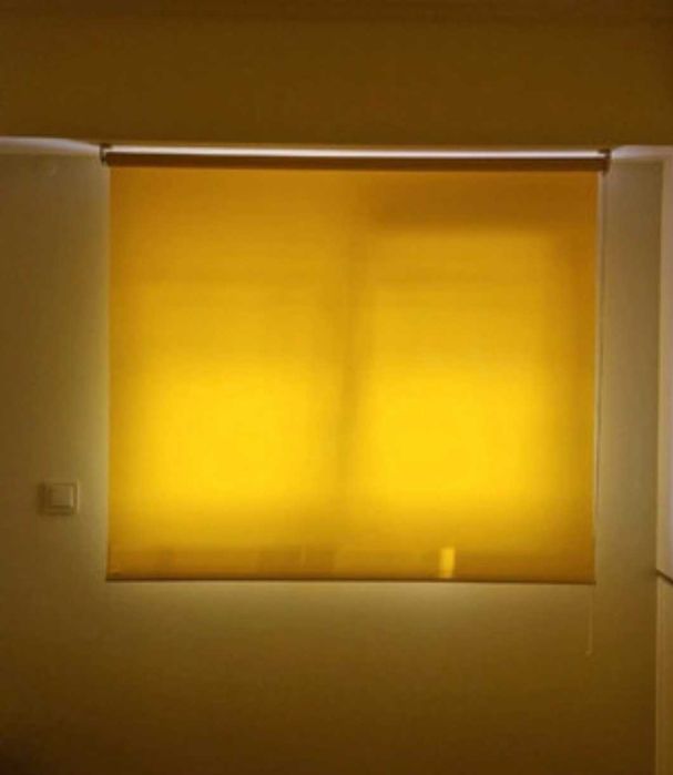 Estore de rolo amarelo