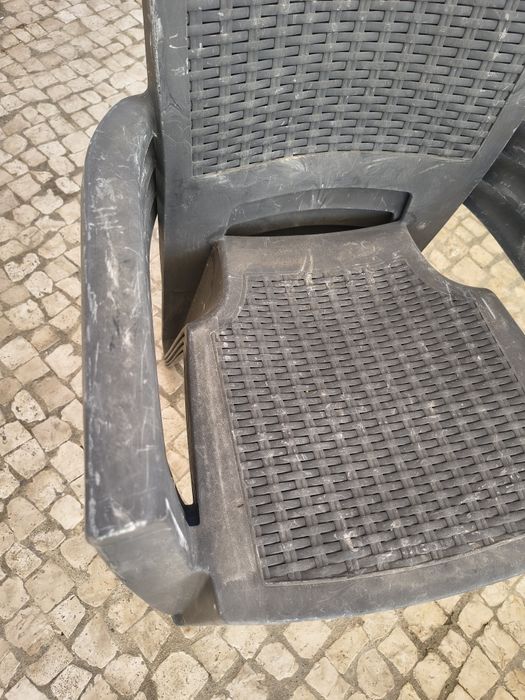 Mesa exterior / Jardim com cadeiras