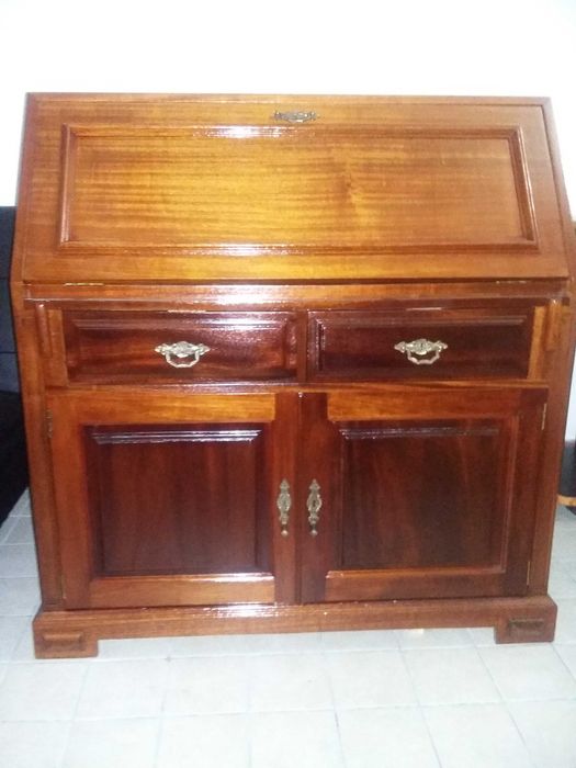 Móvel antigo, muito estimado.