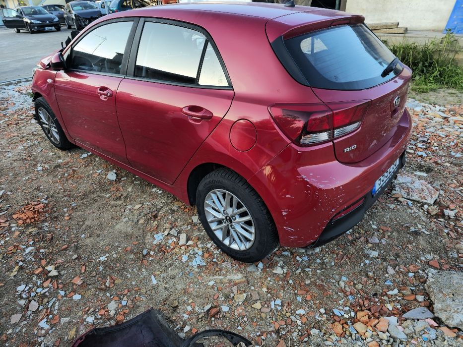 Kia rio salvado 2017