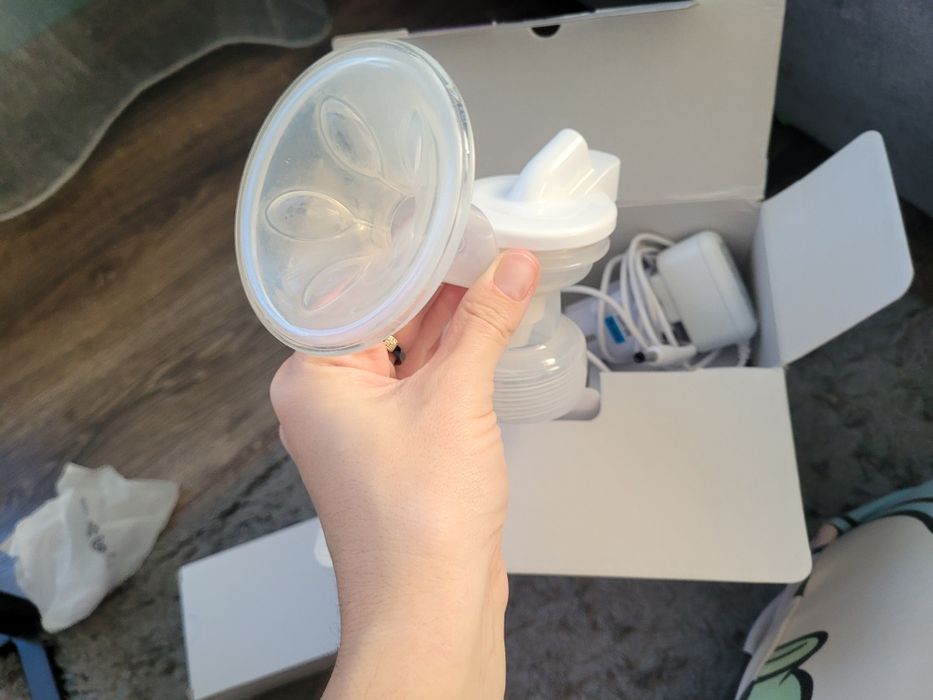 Продам молокоотсос Avent