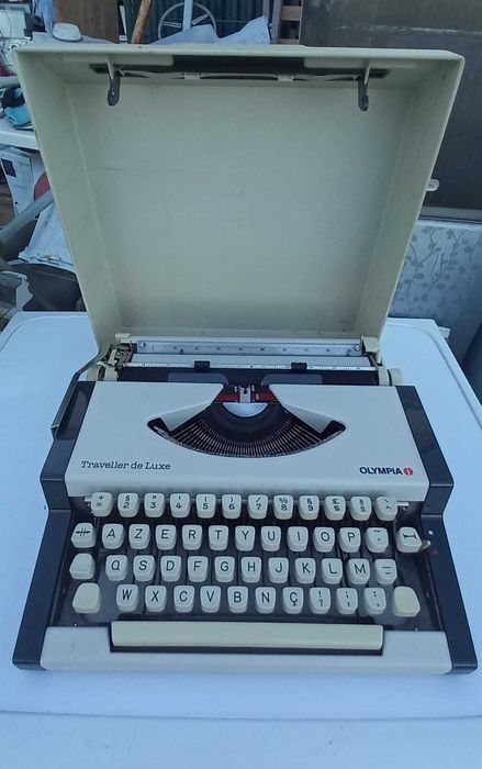 Máquina de escrever Olympia - Traveller de Luxe