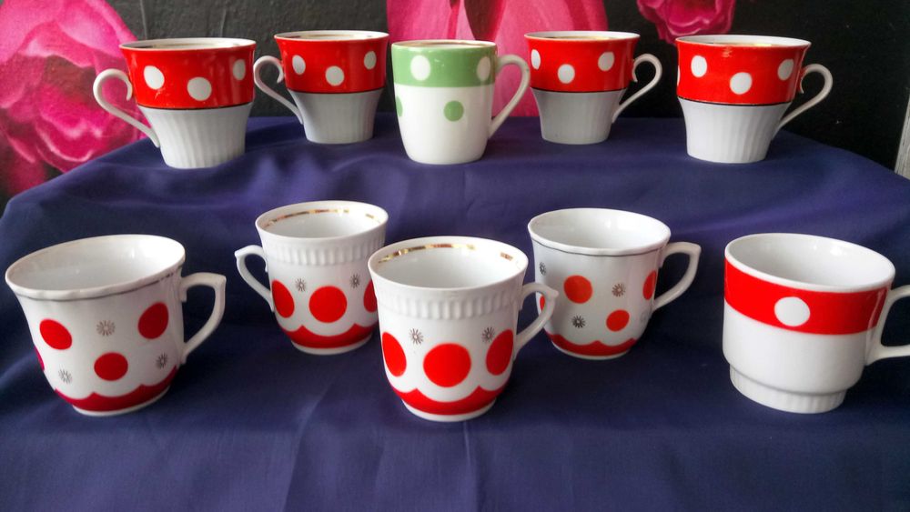 Фарфоровая посуда "Горох"(чайнички, сахарницы, чашки).