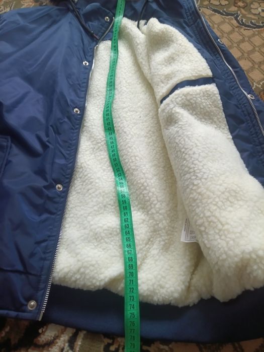 Продам куртку нову