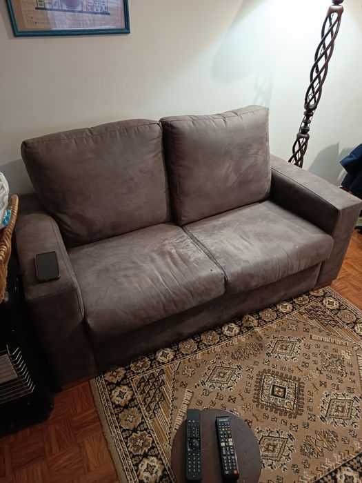 Sofá de dois lugares