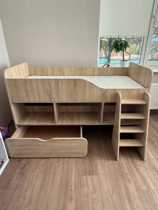 Детская кровать с матрасом