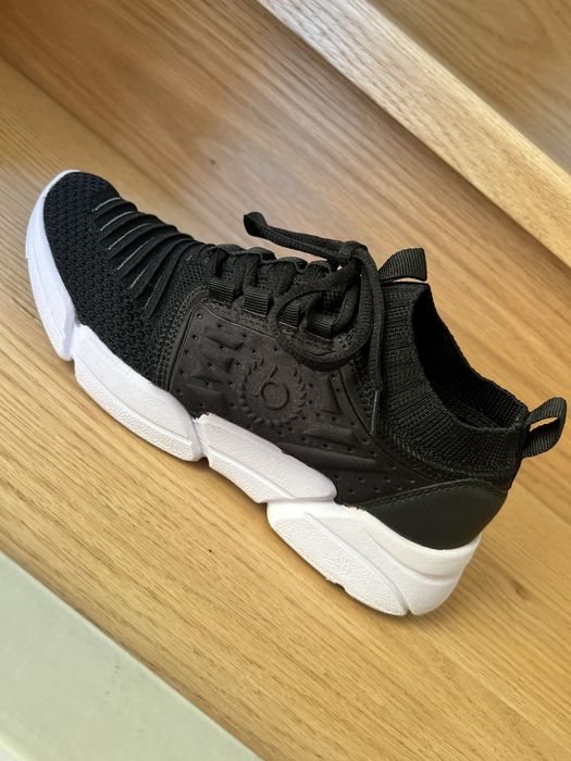 Кросівки жіночі Bugatti