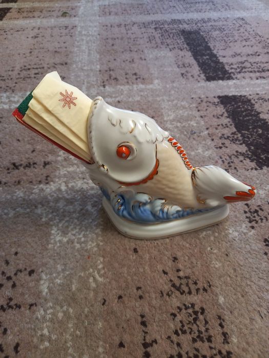 Статуэтка фарфоровая ,, рыбка ,,  салфетница  з - д Коростень