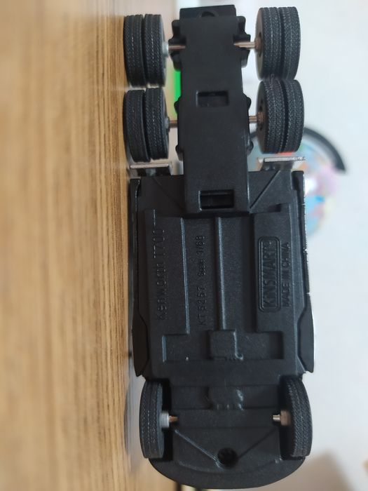 Продам іграшку фуру чорну