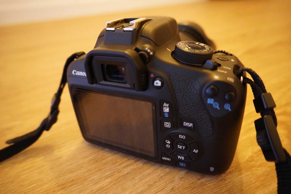 Canon EOS 1200D + EF-S 18-55mm + 2 baterias + carregador -- Kit completo