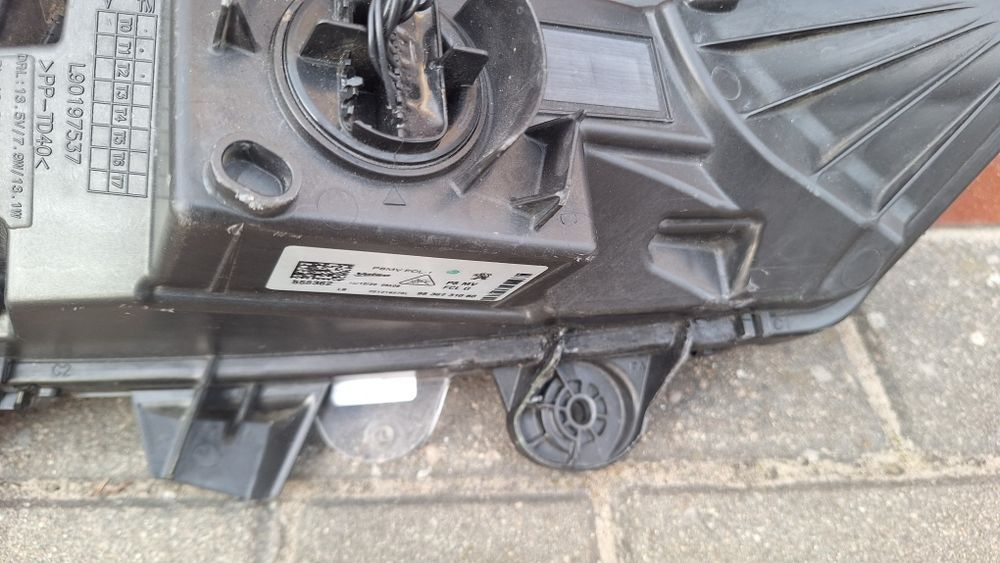 Halogen lewy led Peugeot 3008 lift