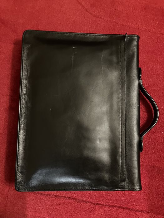 Pasta  de executivo  em pele , para documentos , ou computador.