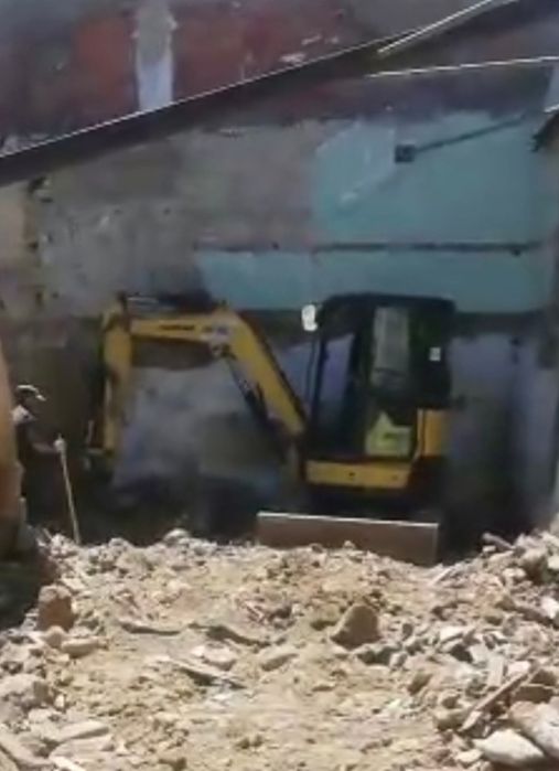 DEMOLIÇÕES LIMPEZAS CARRINHAS CONTENTORES recolha de entulho de obras