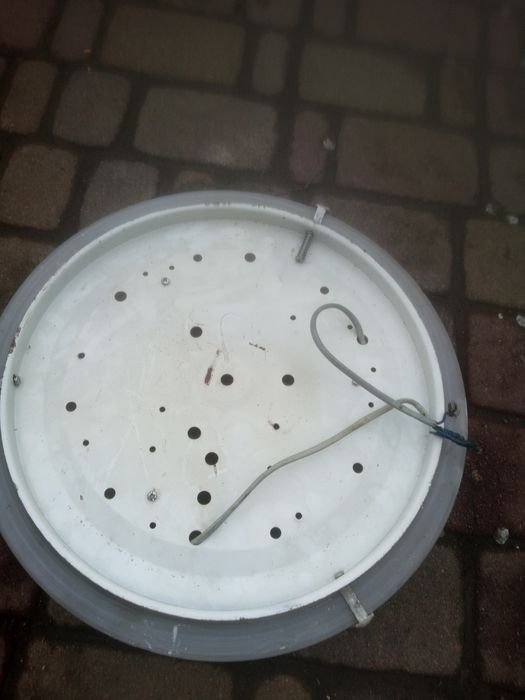 Світильник на три лампочки.