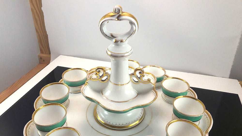 Менажница под рюмки старинная. Фарфор.