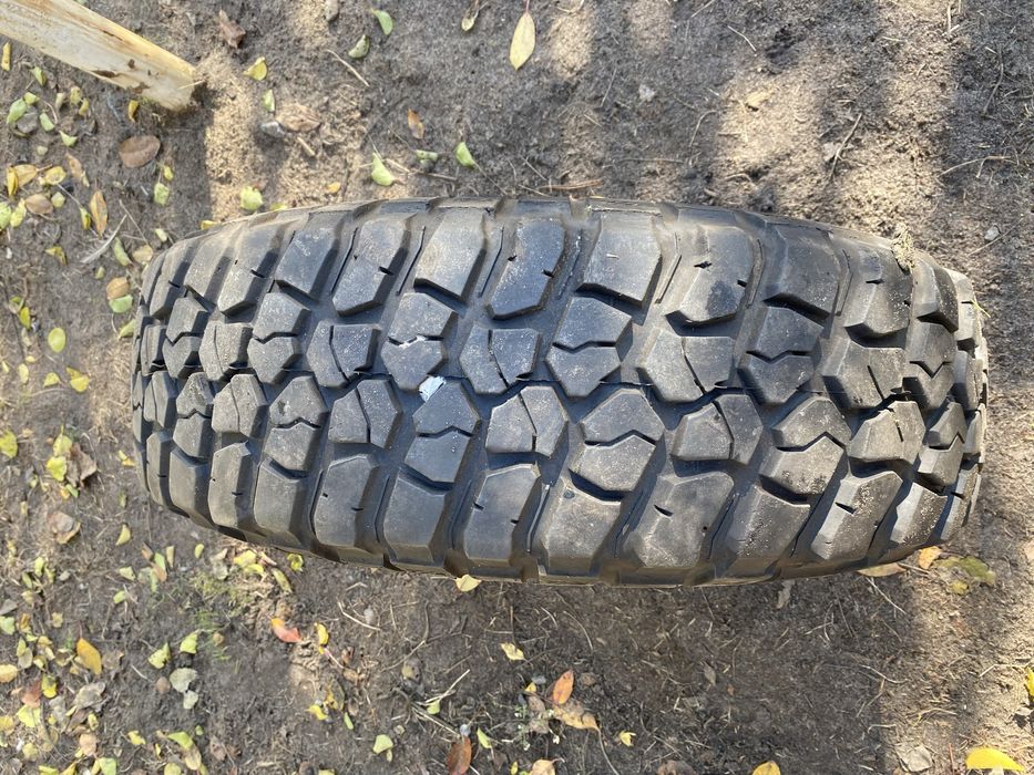 позашляхова шина BFGoodrich Mud-Terrain T/A KM2, розмір LT265/75 R16.
